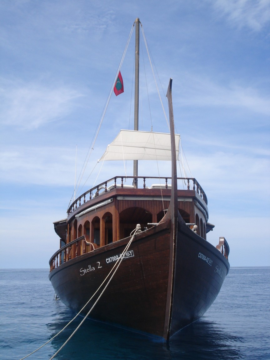 Dhoni Maldives cruise the archipelago aboard your private Dhoni Stella